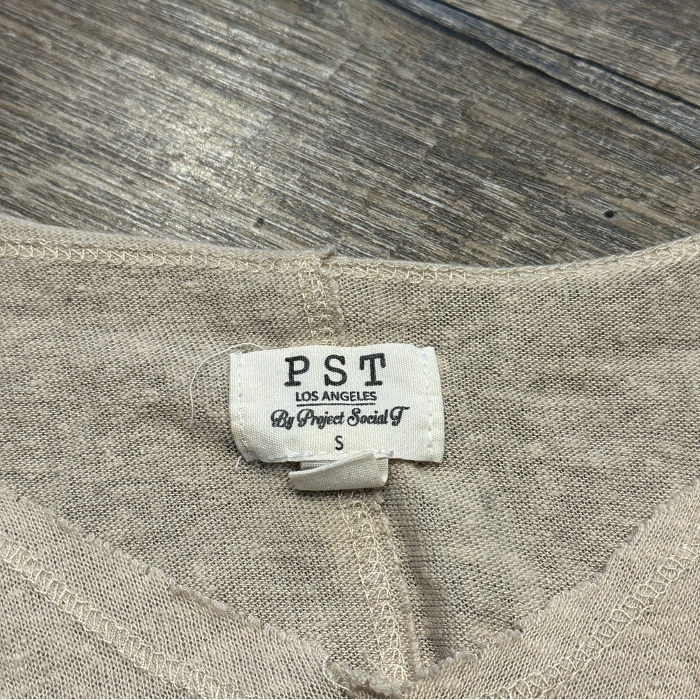 PST Project Social T Los Angeles Casual Tan Cream V-Neck Small - Picture 7 of 9